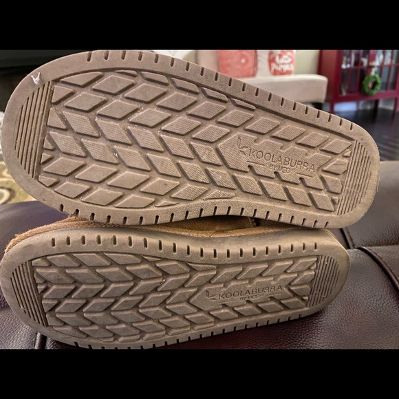 Girls size 2 Koolaburra by UGGS…True to size - Picture 3 of 5